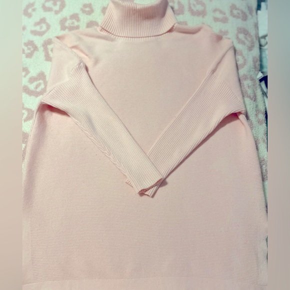 Women’s Oversized Tunic Turtleneck Sweater Size Medium Light Pink - Picture 4 of 7